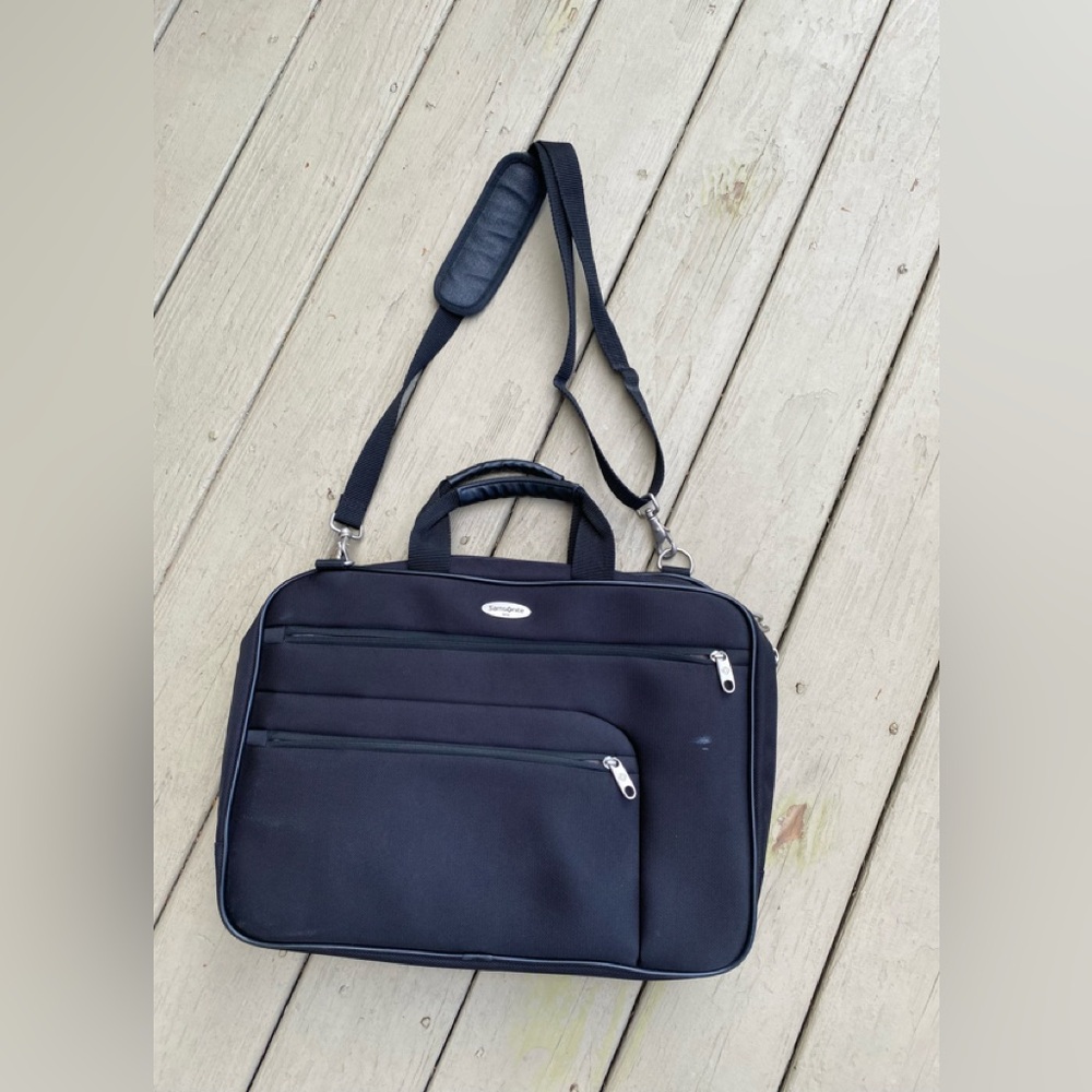 NWOT Samsonite - Black briefcase with handles & adj. straps, 17”W x 12”H x 4”D